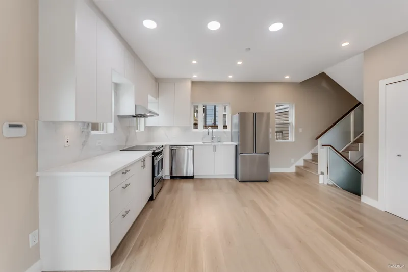 3249 SOPHIA STREET - photo 2 of 25