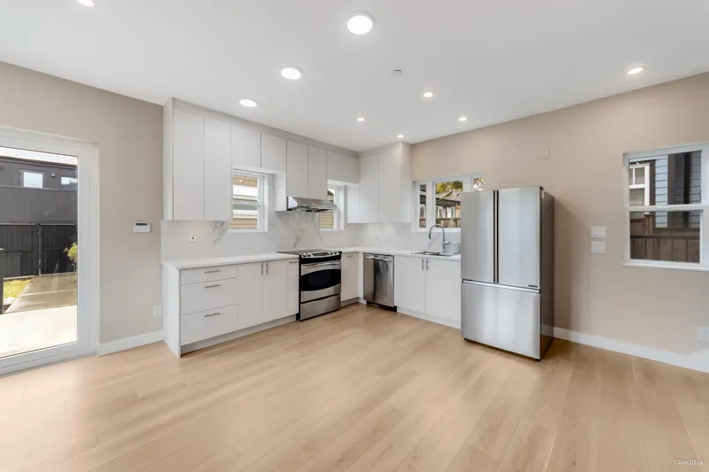 3249 SOPHIA STREET - photo 3 of 25