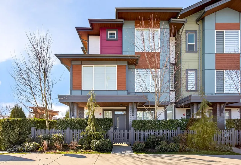 12 20763 76 AVENUE - photo 2 of 25