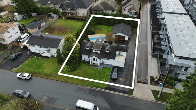 810 CATHERINE AVENUE - photo 2 of 5