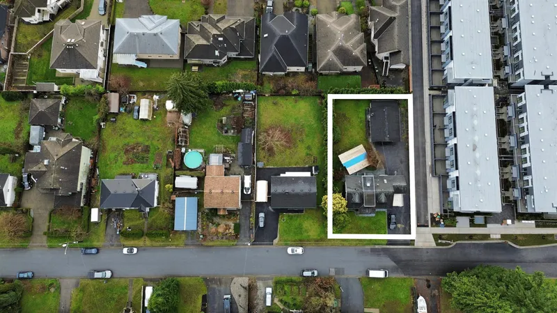 810 CATHERINE AVENUE - photo 3 of 5