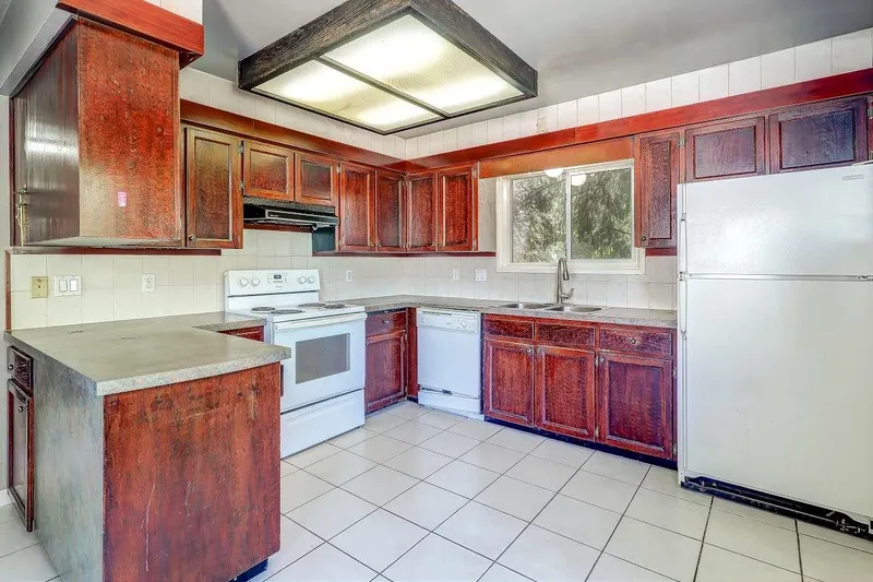 11243 136 STREET - photo 2 of 25