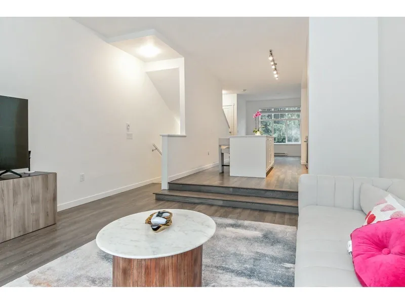 74 15778 85 AVENUE - photo 4 of 23