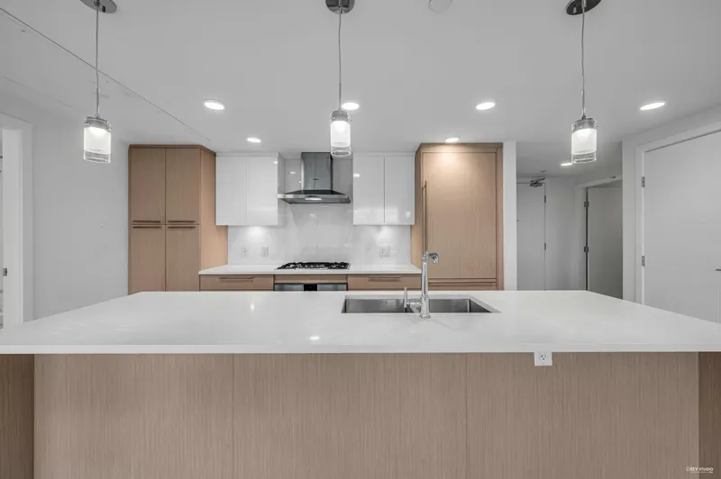 303 5077 CAMBIE STREET - photo 3 of 25