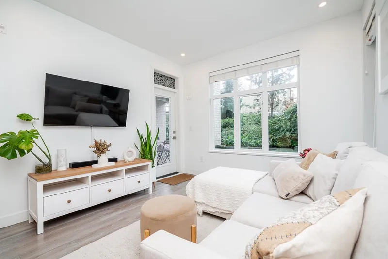 108 15436 31 AVENUE - photo 1 of 25