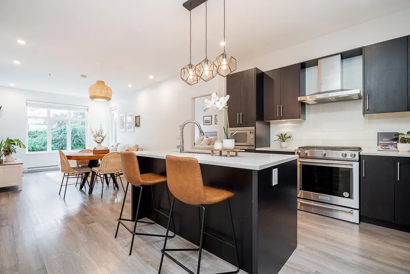 108 15436 31 AVENUE - photo 2 of 25