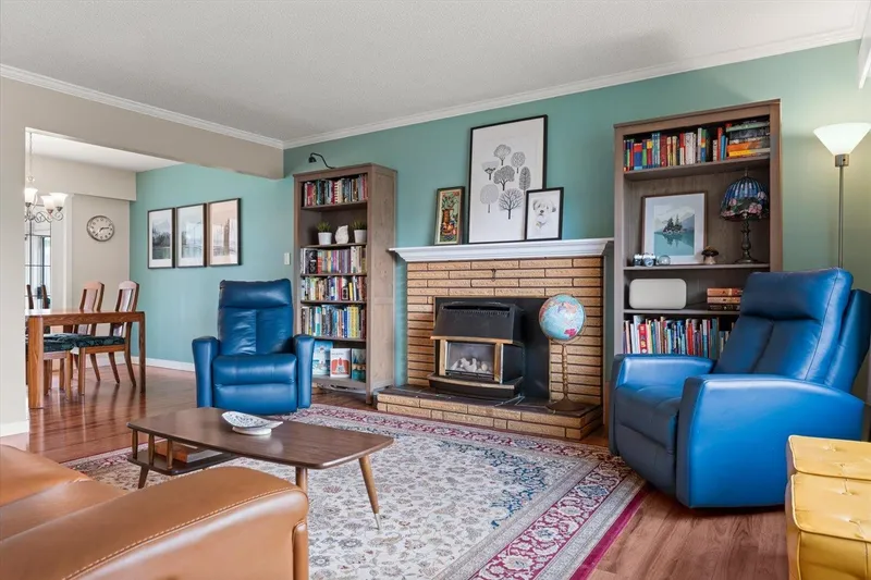 34452 YORK AVENUE - photo 3 of 25