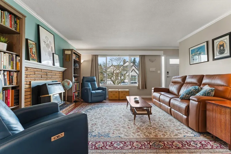 34452 YORK AVENUE - photo 4 of 25