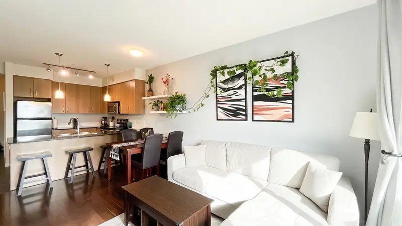 308 22290 NORTH AVENUE - photo 1 of 20