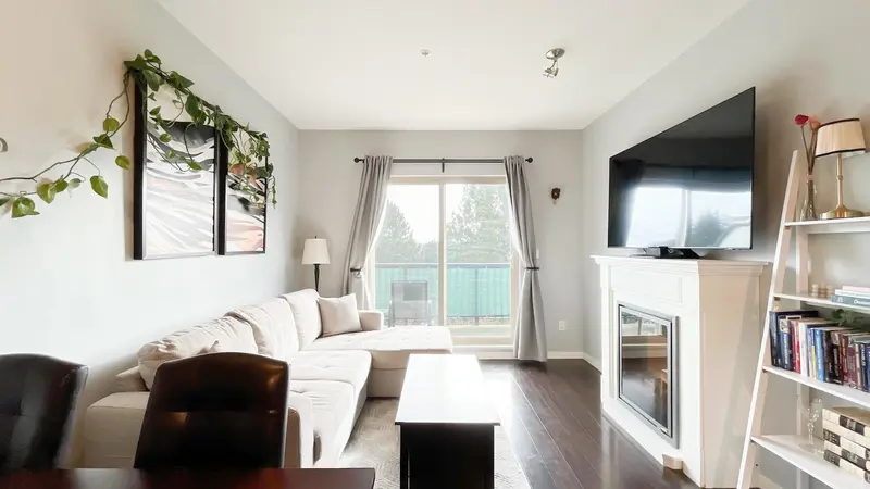 308 22290 NORTH AVENUE - photo 2 of 20