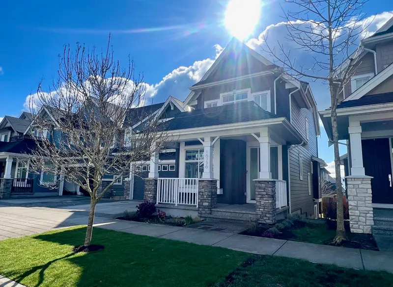 16756 17B AVENUE - photo 2 of 25