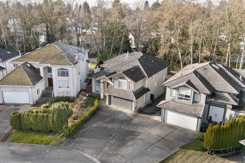 14339 74A AVENUE - photo 2 of 25