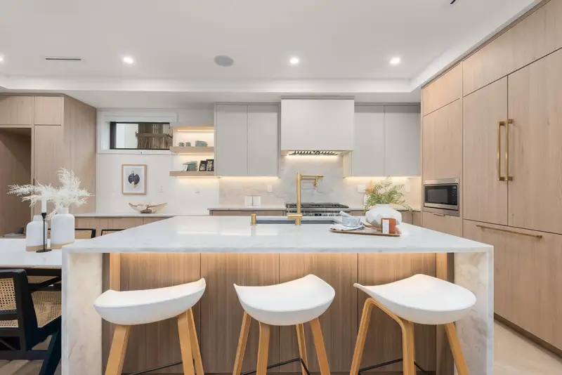 1 3393 VICTORIA DRIVE - photo 3 of 25