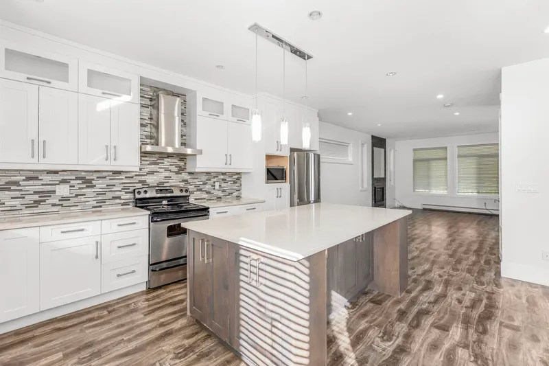 6015 138A STREET - photo 2 of 25