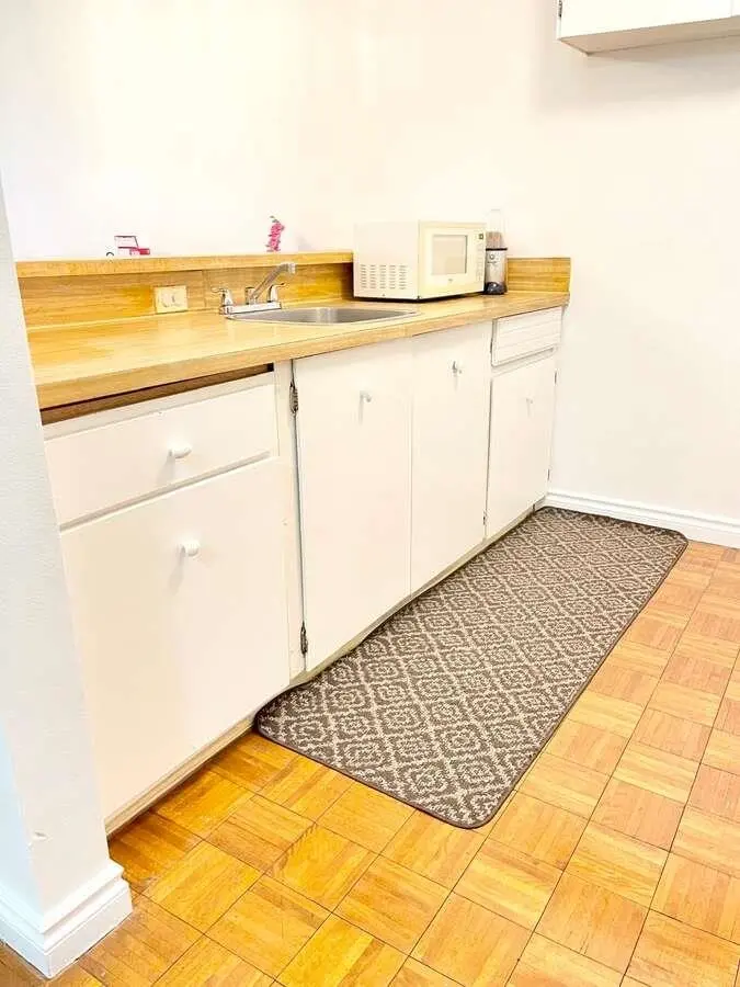 219 9300 GLENACRES DRIVE - photo 4 of 25