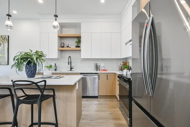 8050 WILTSHIRE BOULEVARD - photo 4 of 25