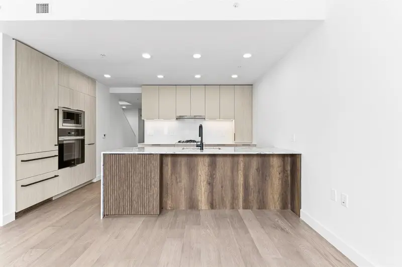 303 3590 W 39TH AVENUE - photo 2 of 21