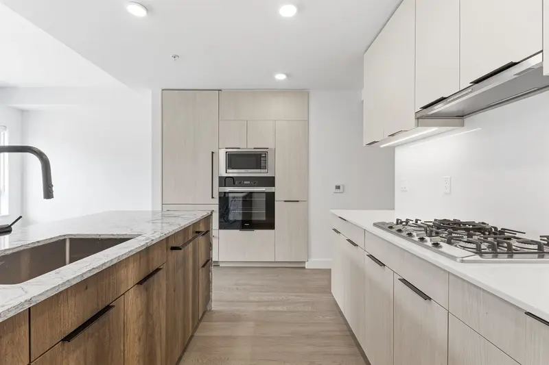 303 3590 W 39TH AVENUE - photo 4 of 21