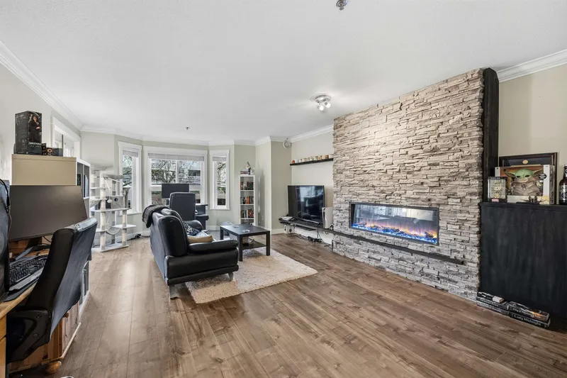 209 19721 64 AVENUE - photo 1 of 21