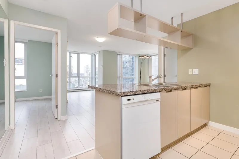 1708 1082 SEYMOUR STREET - photo 3 of 25