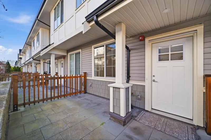 37 8888 SPIRES ROAD - photo 3 of 25