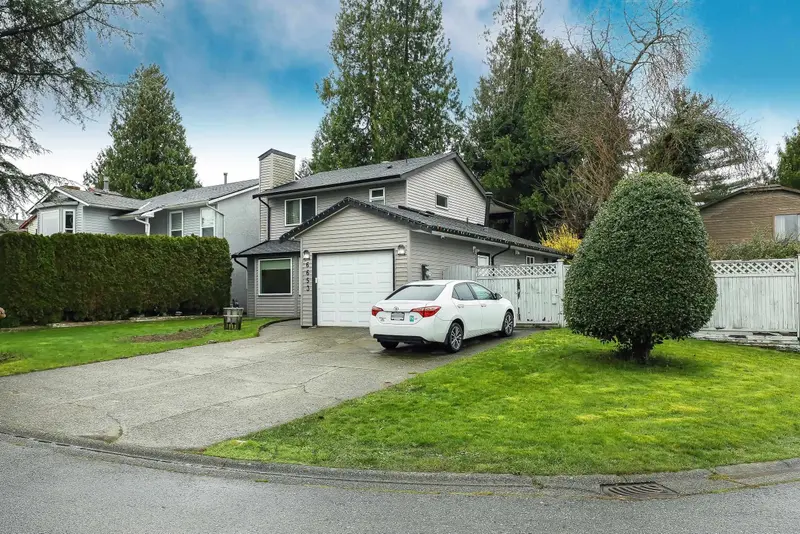 6653 130A STREET - photo 2 of 25