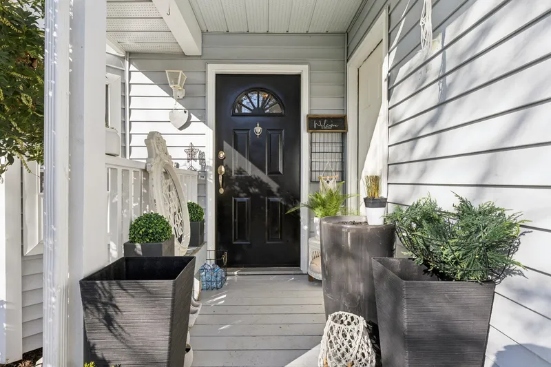 875 PORTEAU PLACE - photo 2 of 25