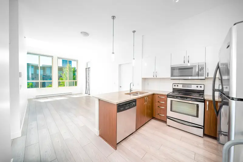 402 13555 GATEWAY DRIVE - photo 2 of 17