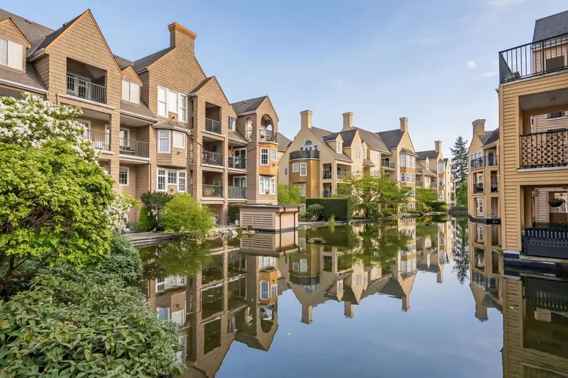 112 5518 14 AVENUE - photo 1 of 25