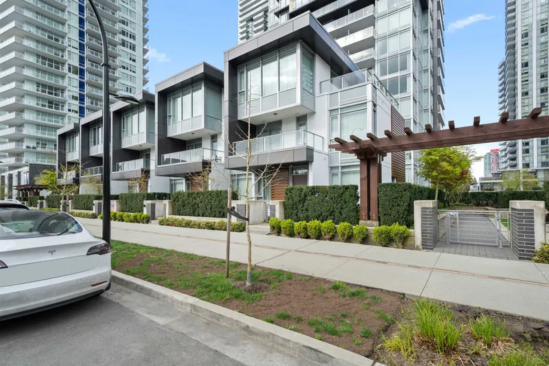 6691 MARLBOROUGH AVENUE - photo 2 of 25