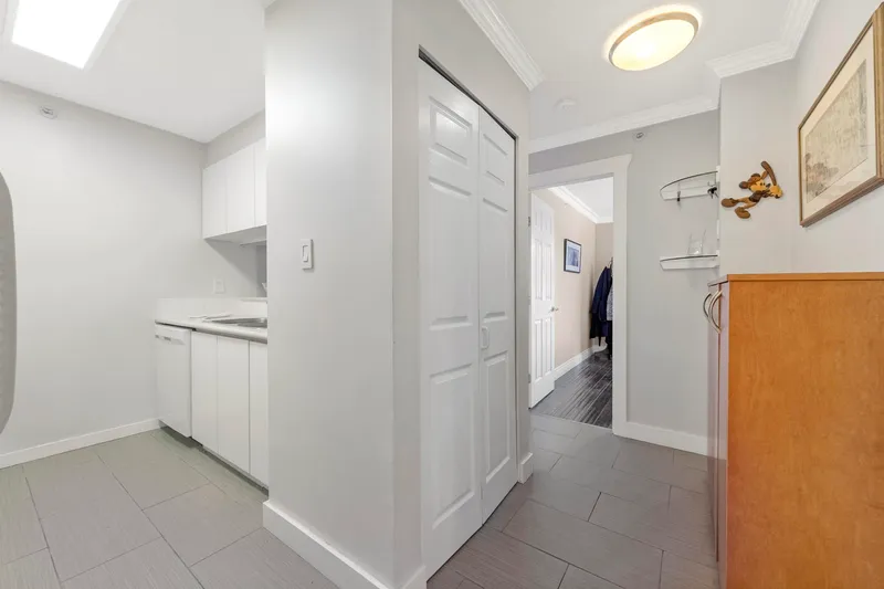 702 720 CARNARVON STREET - photo 3 of 22