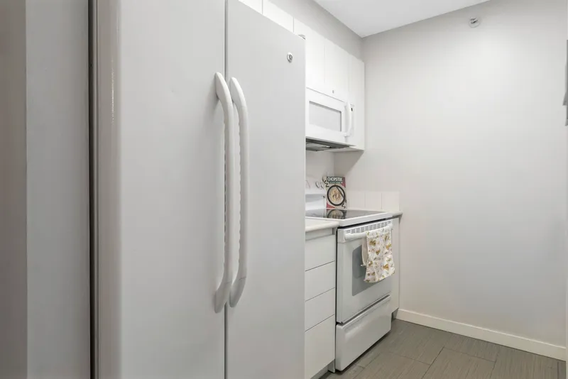 702 720 CARNARVON STREET - photo 4 of 22