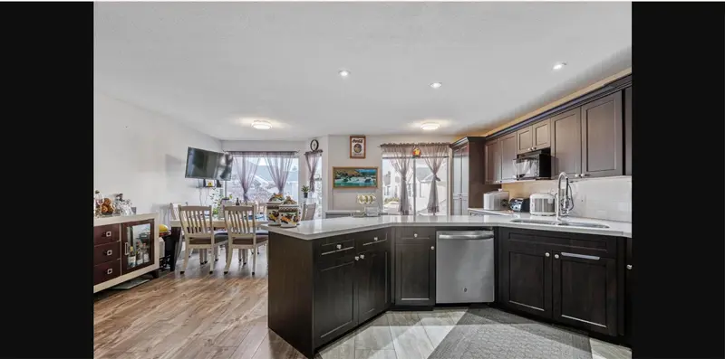 31 7955 122 STREET - photo 4 of 15