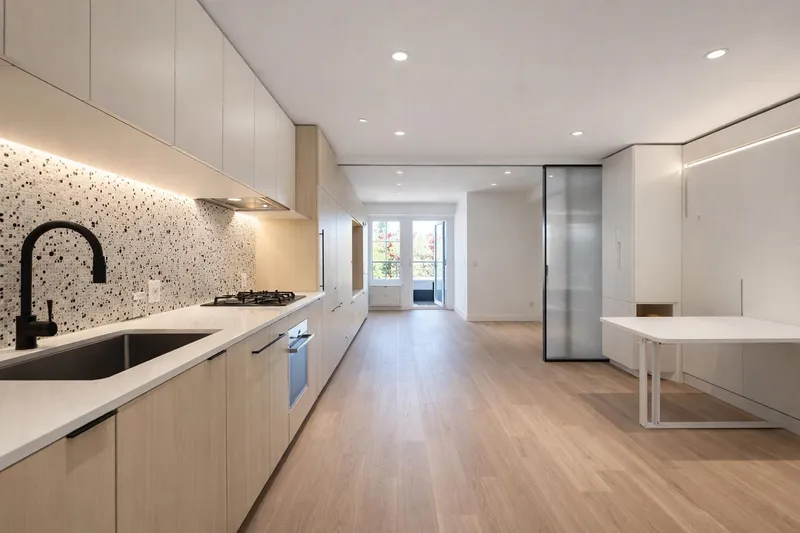 422 2471 ST GEORGE STREET - photo 4 of 25