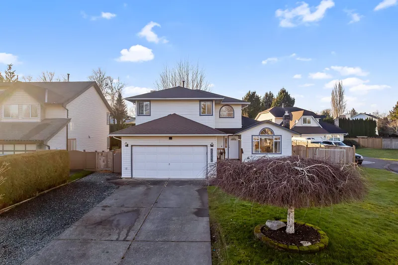 6323 171A STREET - photo 1 of 25