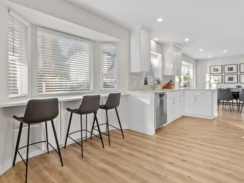 6323 171A STREET - photo 4 of 25