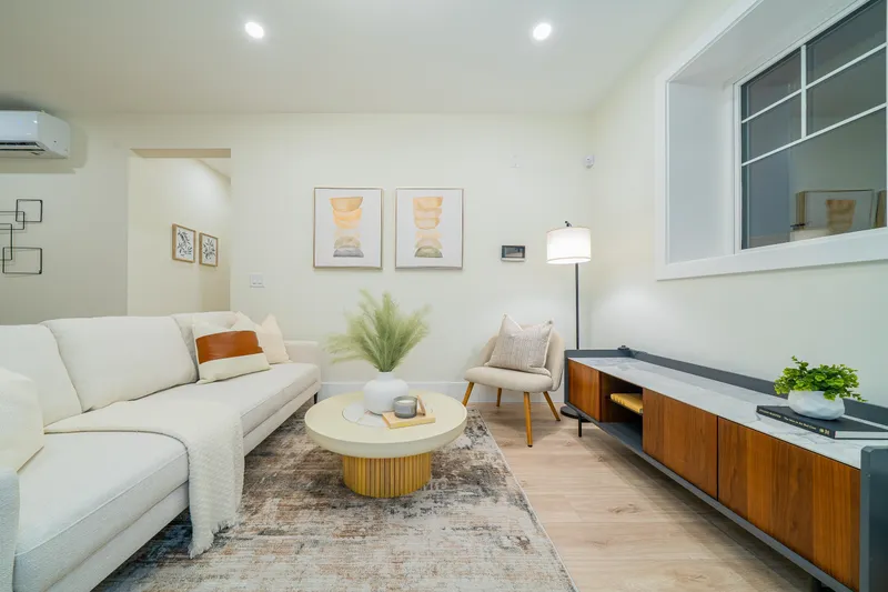 7813 SHAUGHNESSY STREET - photo 2 of 20