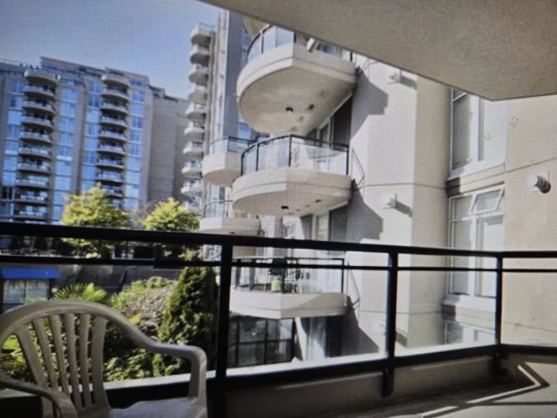 213 8480 GRANVILLE AVENUE - photo 3 of 4