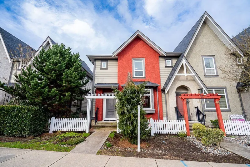 21025 80 AVENUE - photo 1 of 25