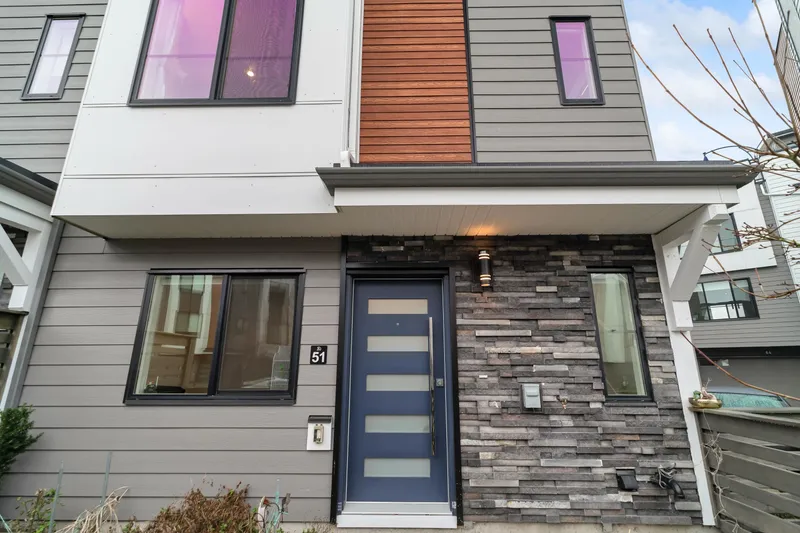 51 1639 162 STREET - photo 2 of 15