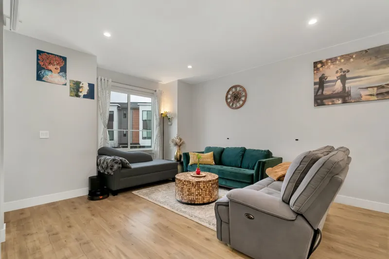 51 1639 162 STREET - photo 3 of 15