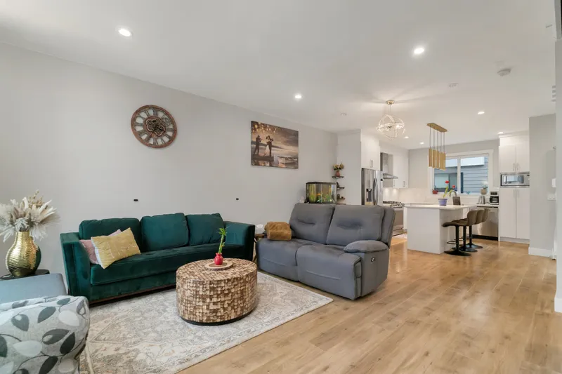 51 1639 162 STREET - photo 4 of 15