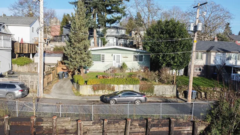 333 LOUELLEN STREET - photo 3 of 25