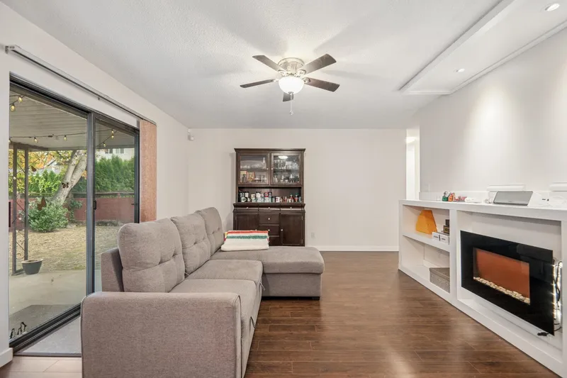 6103 172B STREET - photo 2 of 20