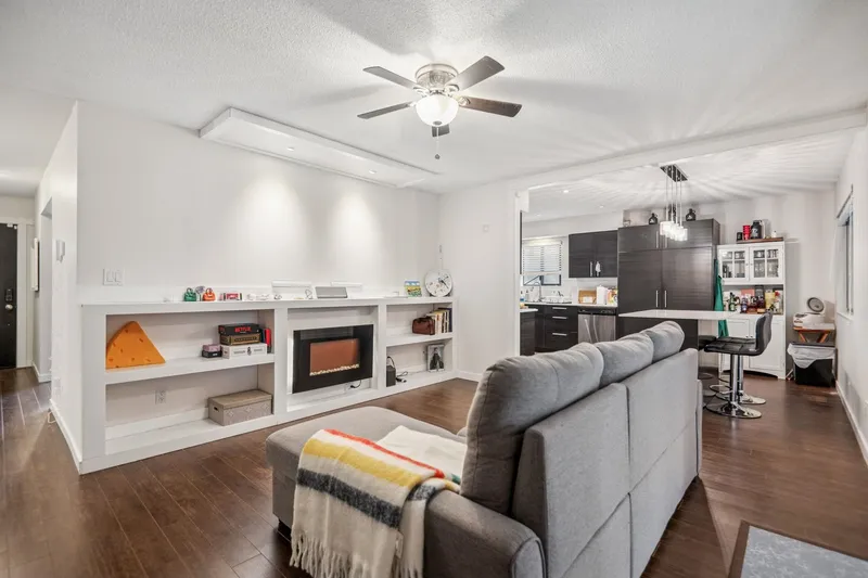 6103 172B STREET - photo 4 of 20