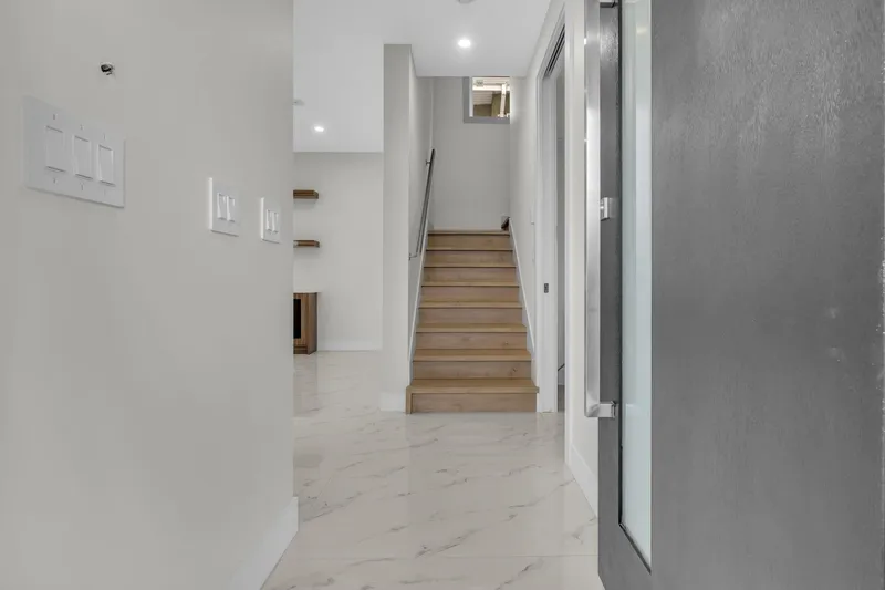 4325 KAMLOOPS STREET - photo 3 of 21