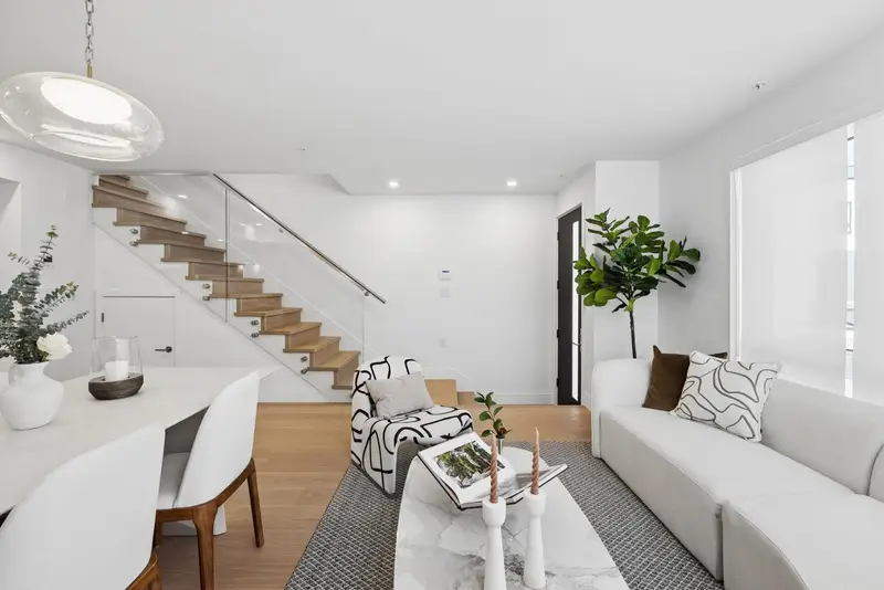 202 578 W 24 AVENUE - photo 4 of 25