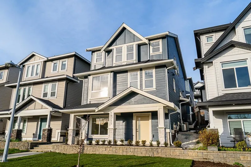 16711 16 AVENUE - photo 1 of 25