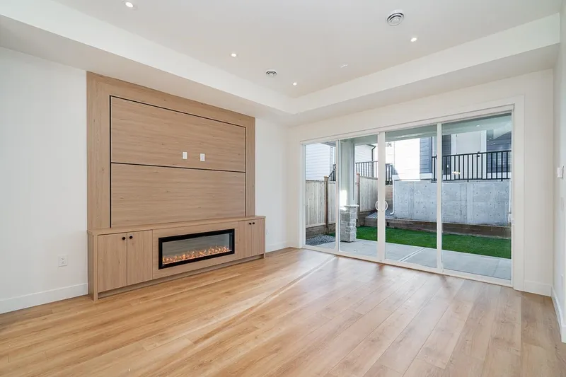 16711 16 AVENUE - photo 3 of 25