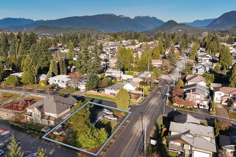 740 PORTER STREET - photo 4 of 14